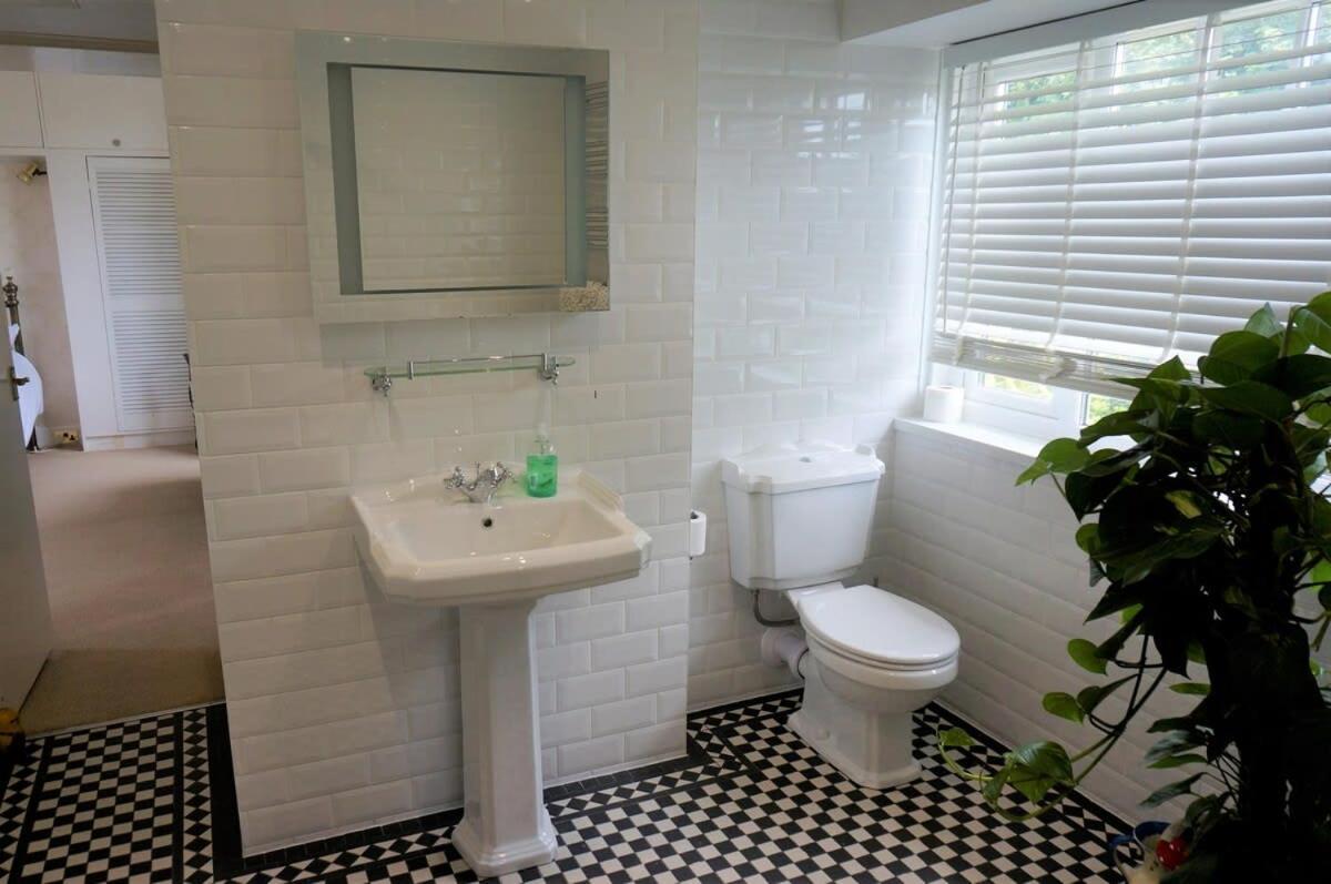 Spacious Town House With Swimming Pool プリマス エクステリア 写真