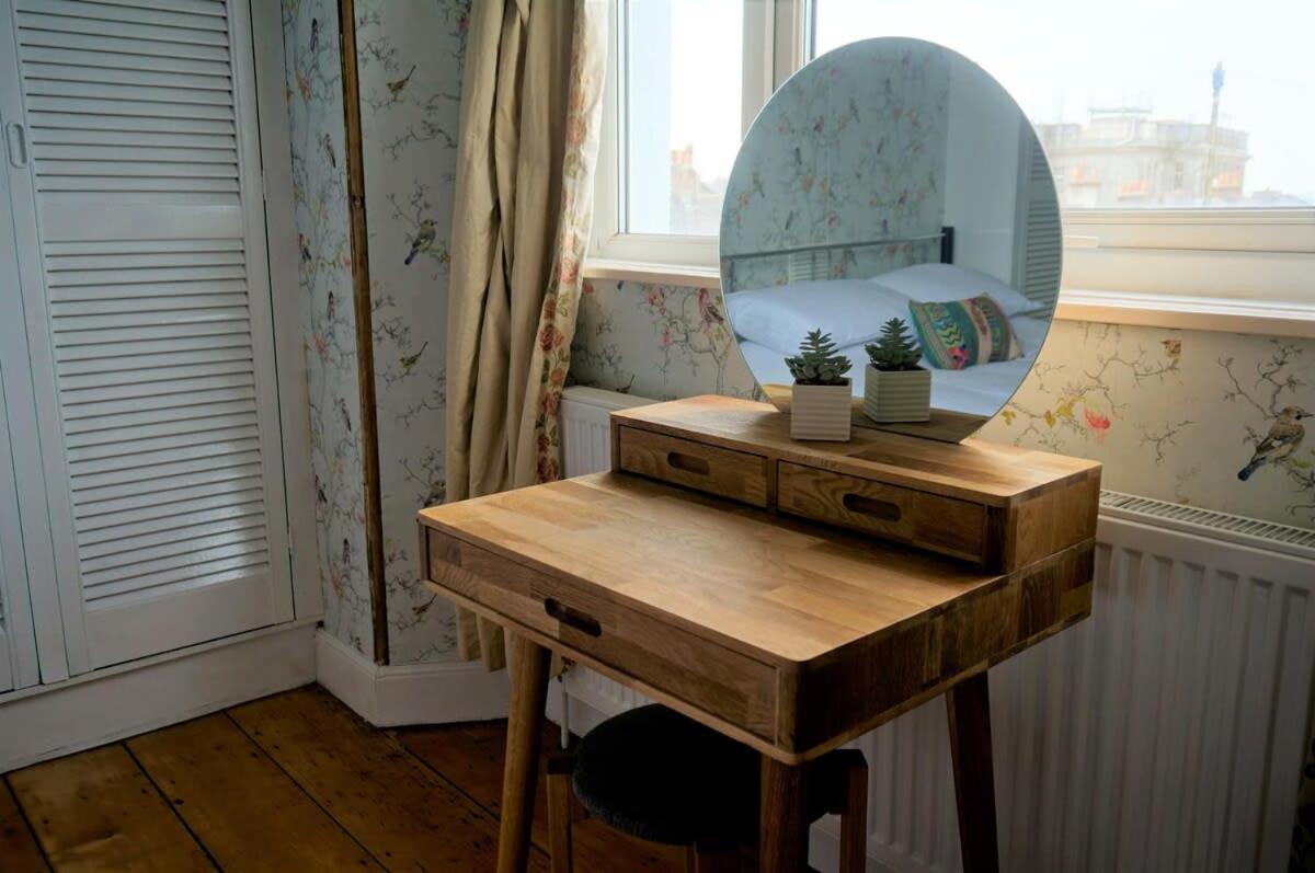 Spacious Town House With Swimming Pool プリマス エクステリア 写真