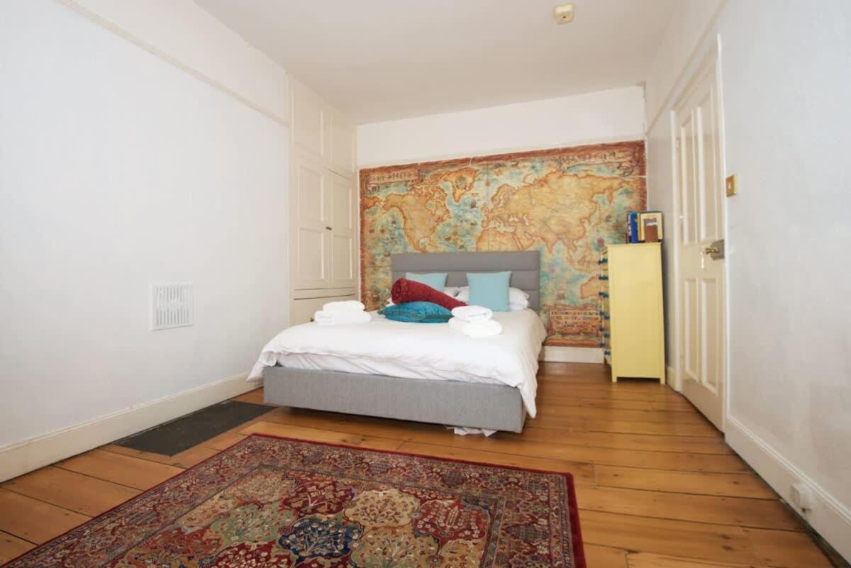 Spacious Town House With Swimming Pool プリマス エクステリア 写真
