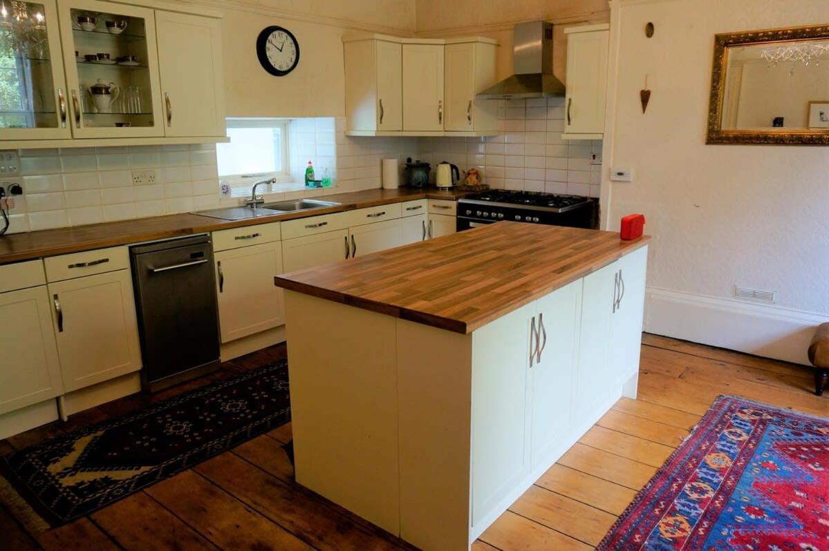 Spacious Town House With Swimming Pool プリマス エクステリア 写真