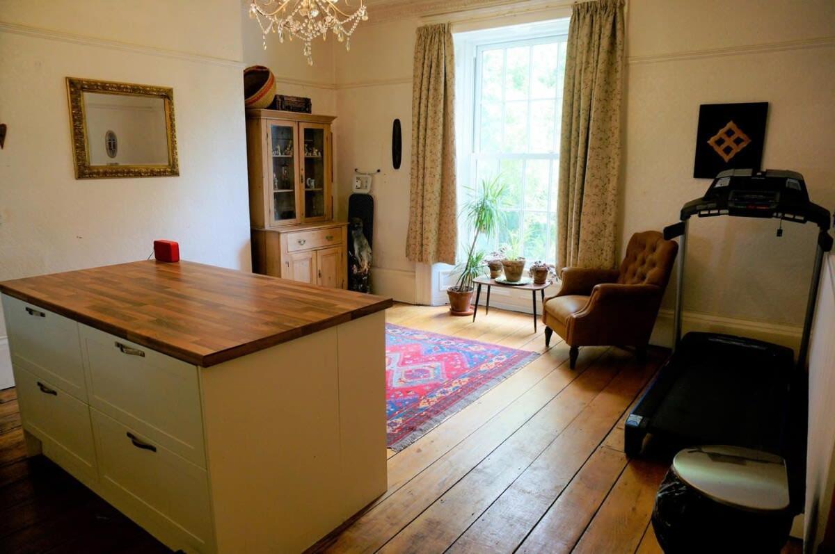 Spacious Town House With Swimming Pool プリマス エクステリア 写真