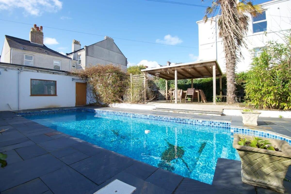 Spacious Town House With Swimming Pool プリマス エクステリア 写真