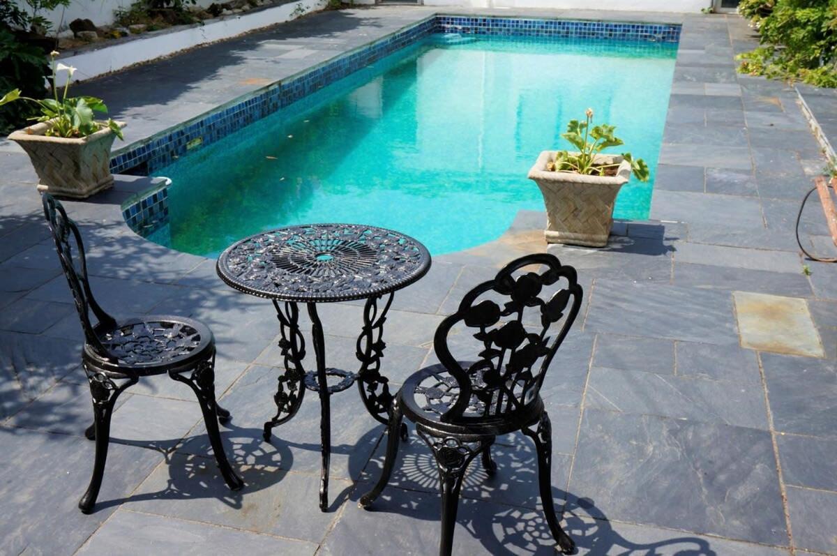 Spacious Town House With Swimming Pool プリマス エクステリア 写真