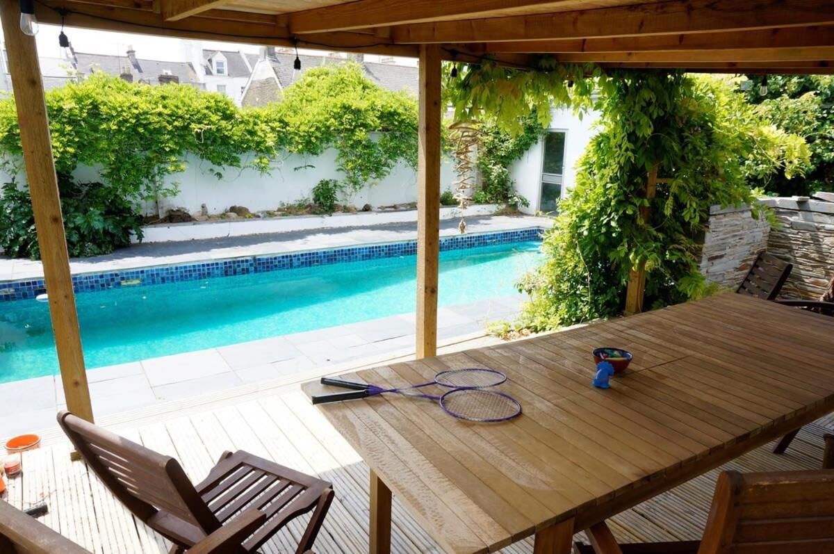 Spacious Town House With Swimming Pool プリマス エクステリア 写真